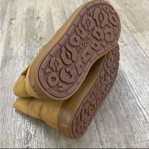 CROCS Hazelnut Lodgepoint Synth Suede Ankle Booties Size 8 NWT - Picture 5 of 5